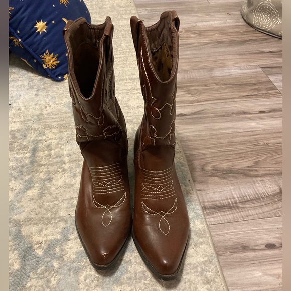 brown cowgirl boots - Picture 2 of 4
